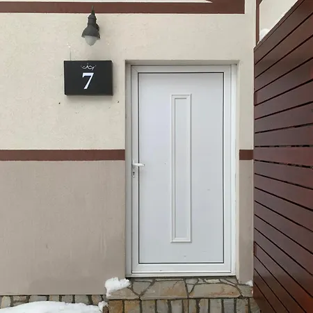 Apartment 34, Kraljevi Cardaci *